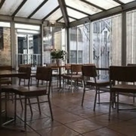 Hotel De La Comete-3